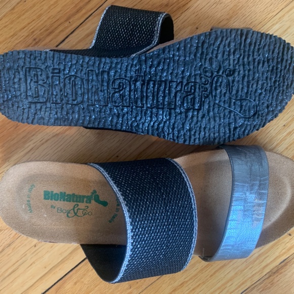 Sandles - Picture 2 of 2